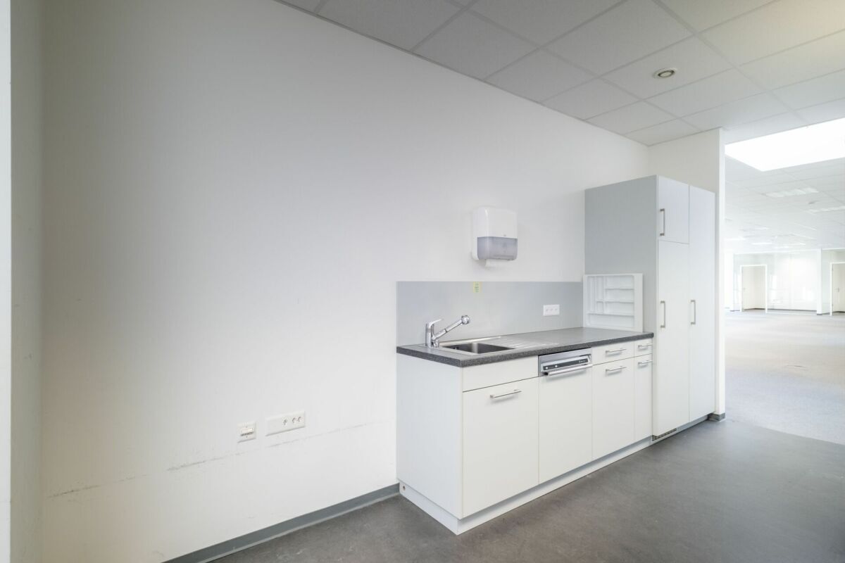 Attraktives buero fuer unternehmen und agenturen hell modern und zentral in buchs sg 1761831271 8 Attraktives Büro für Unternehmen & Agenturen - hell, modern und zentral in Buchs SG